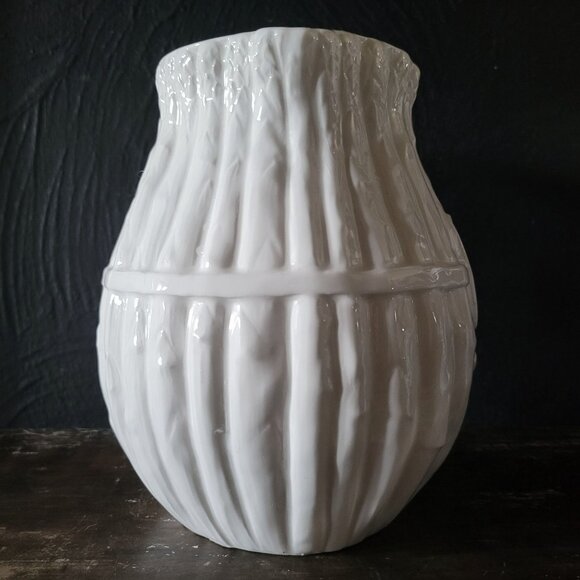 Vintage Italian White Ceramic Asparagus Pitcher With Bow Design *Read - Picture 2 of 9